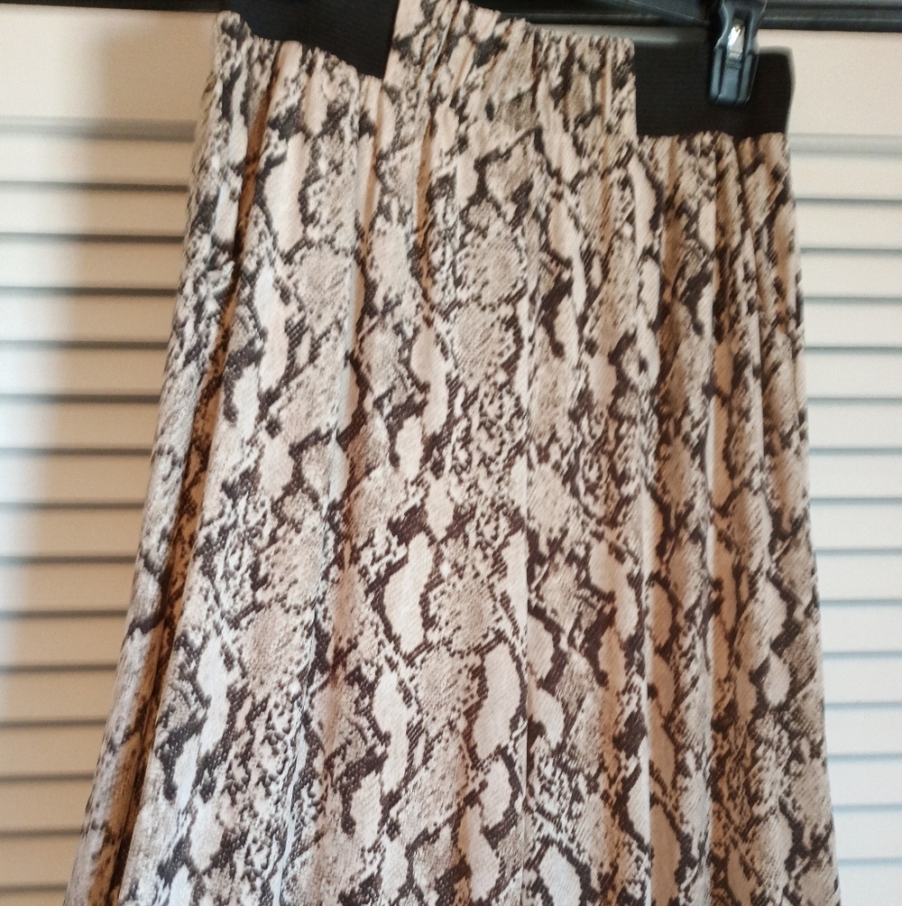 Euc Stylish "Magic Pants" Python Print Palazzo Pa… - image 2